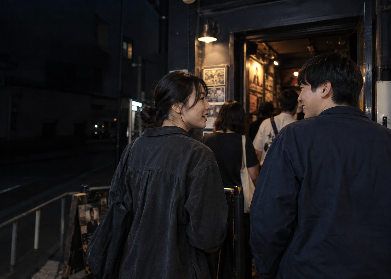 ライブ会場へ向かう音楽仲間